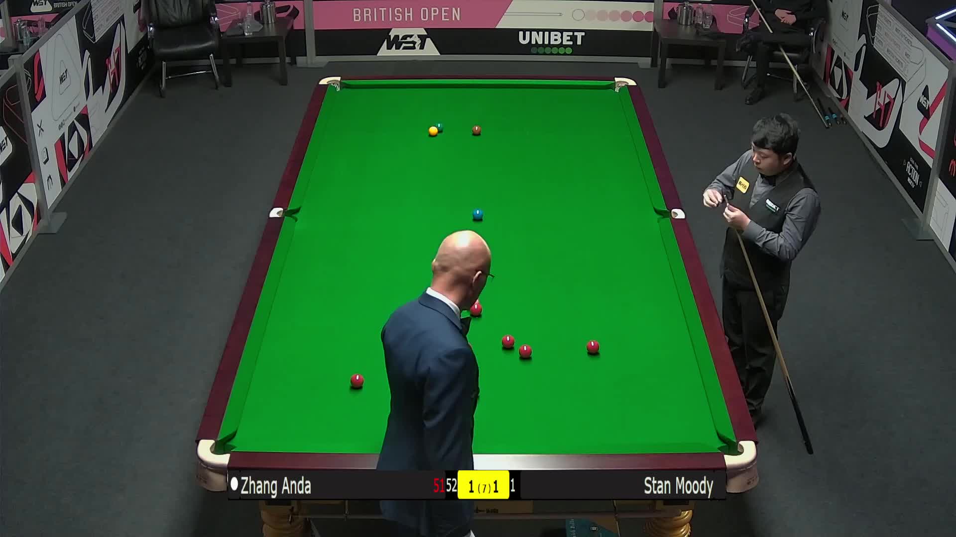 受采访时强 受采访时强