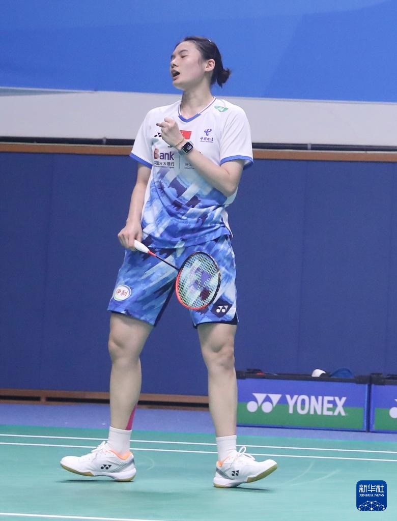 他在接受采 他在接受采